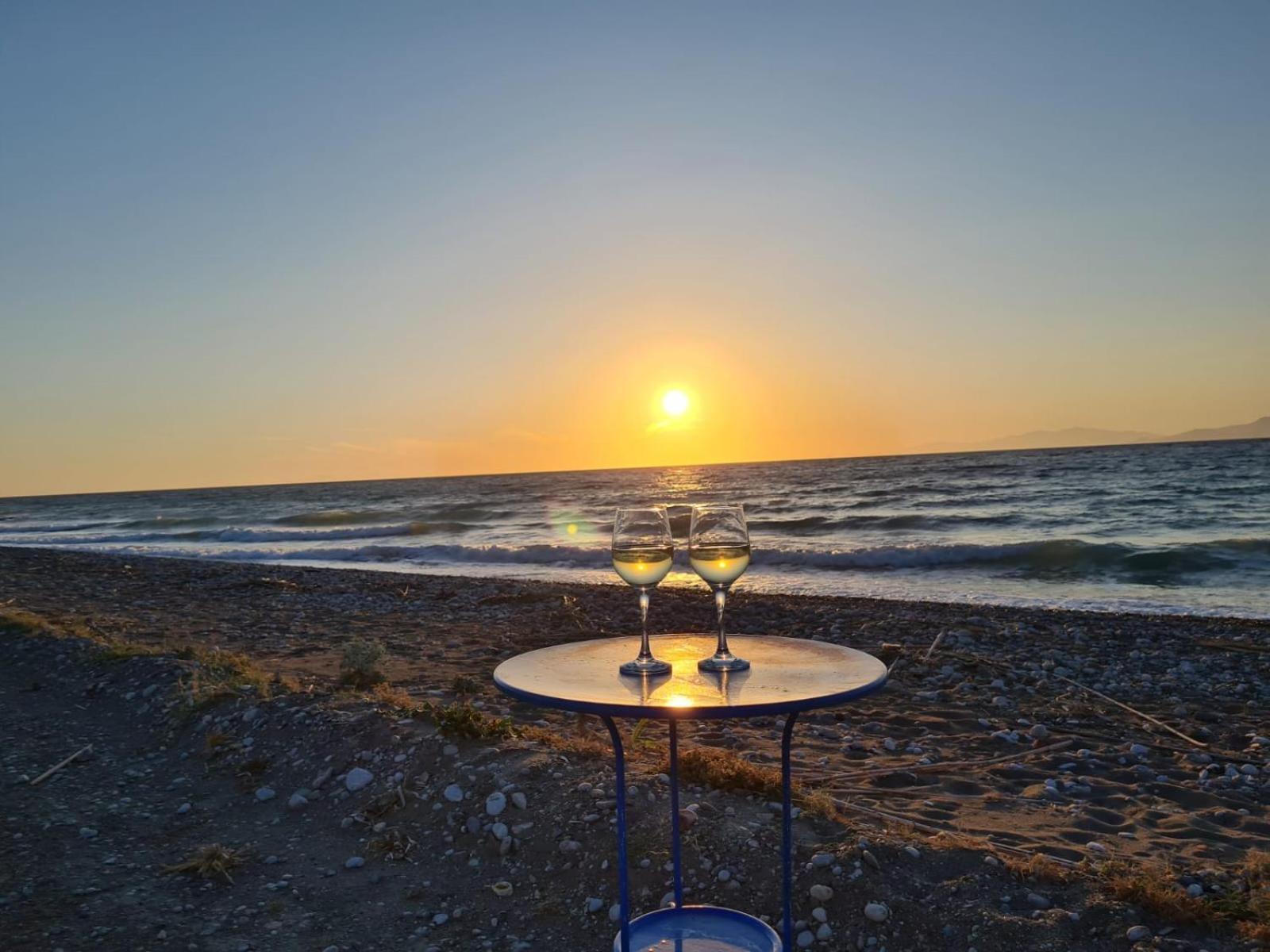 Lambou Beach Sunset Soroni Exterior foto